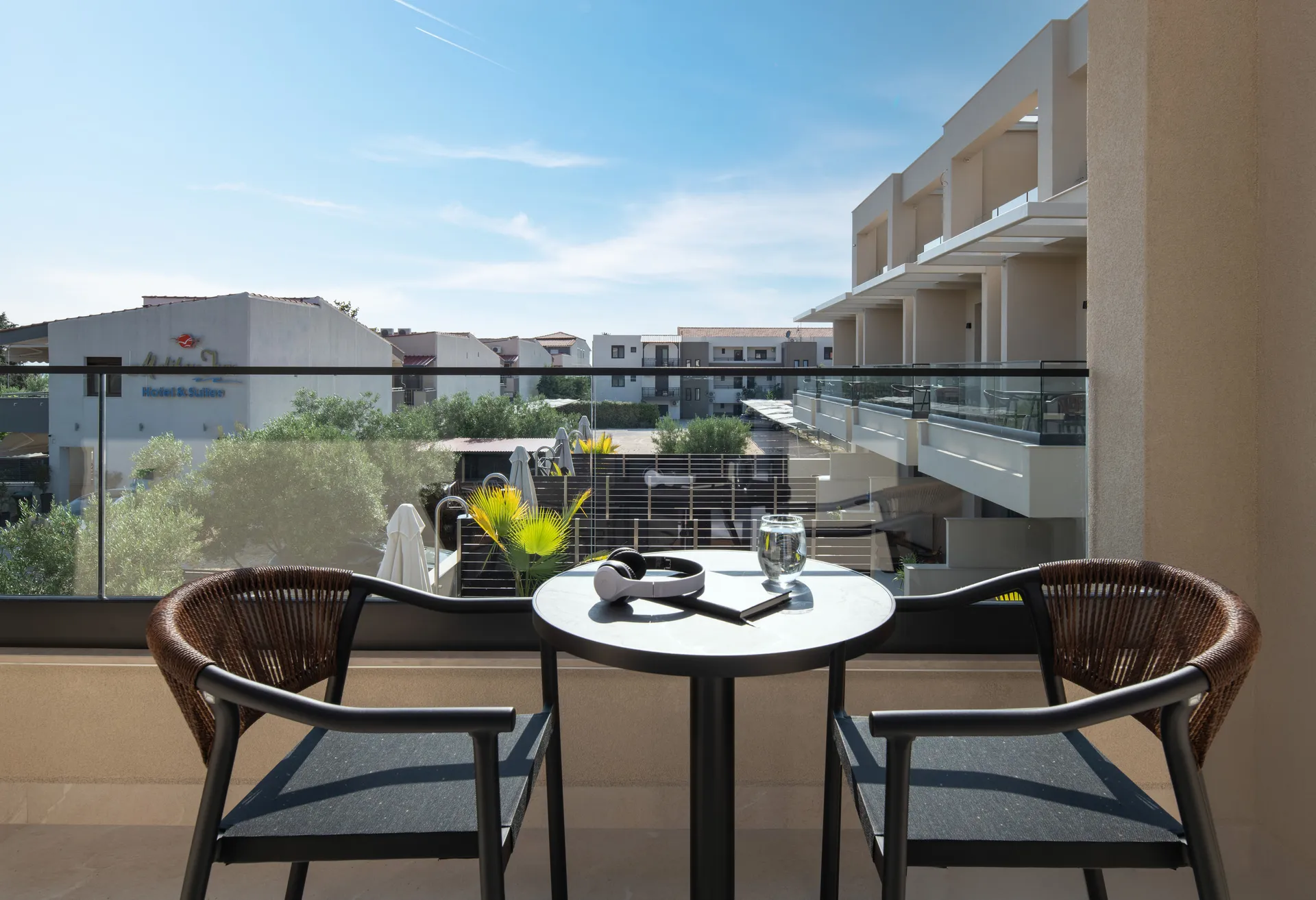 Tiara Holidays - Vista Luxury Suites - Duplex Suite Private Pool - balcony